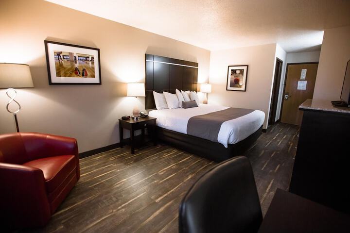 Ten Pin Inn & Suites