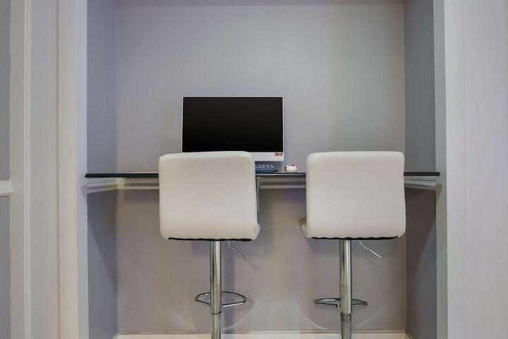 Business Center 33 of 34