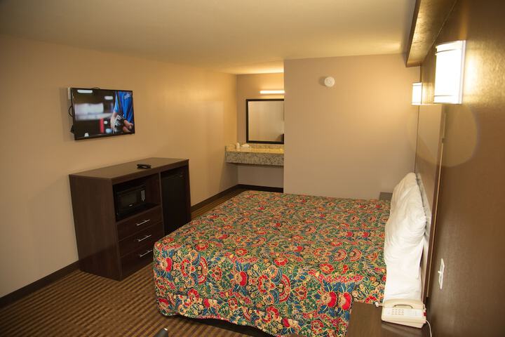 Room 12 of 16