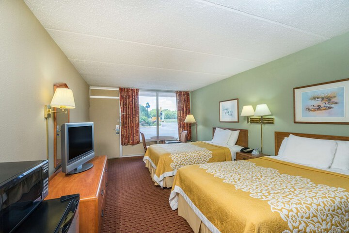 Room 6 of 14