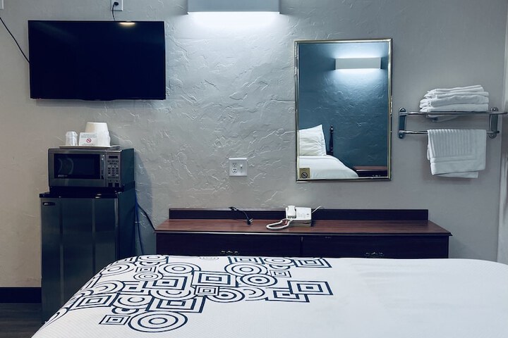 Room 25 of 37