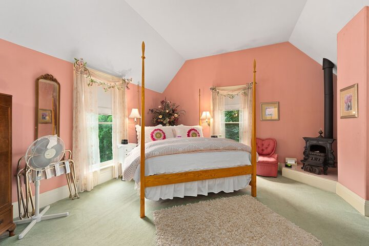 Room 35 of 84
