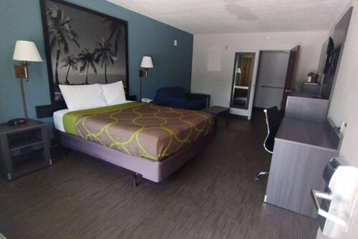 Room 17 of 48