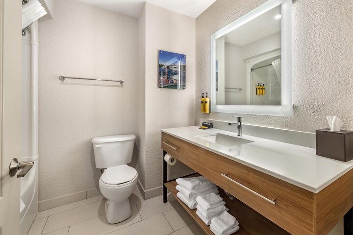 Best Western Plus 1000 Islands Hotel & Suites