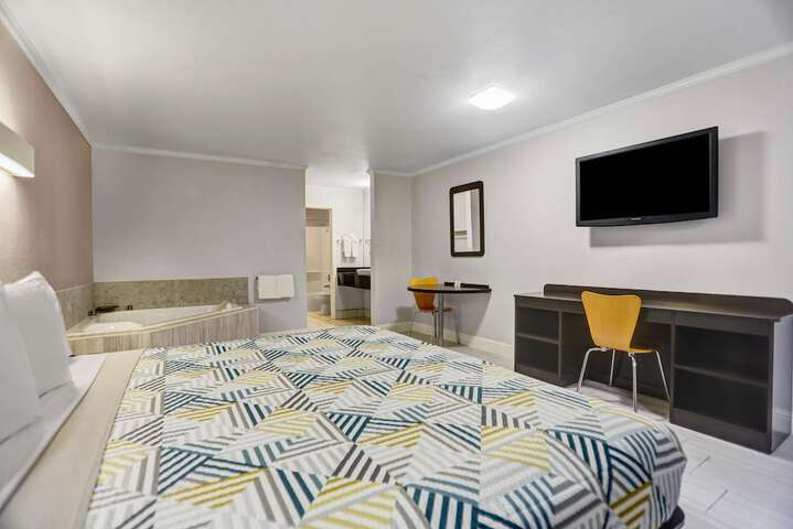 Room 12 of 28