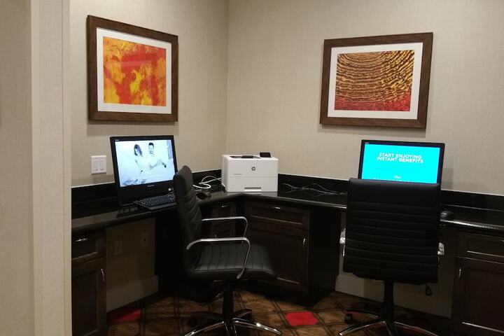 Business Center 82 of 85