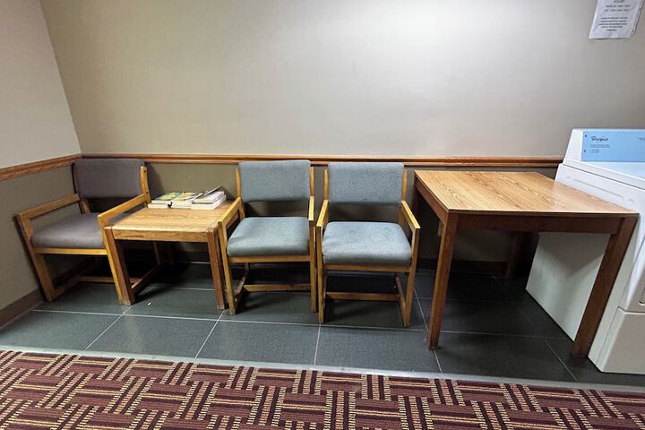 Room 9 of 60