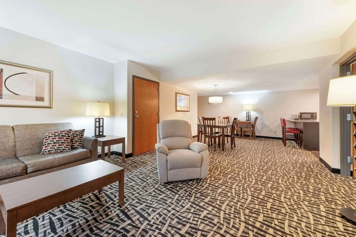 Quality Inn & Suites Mayo Clinic Area