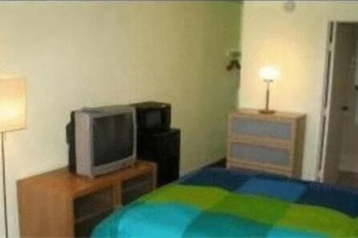 Room 5 of 6