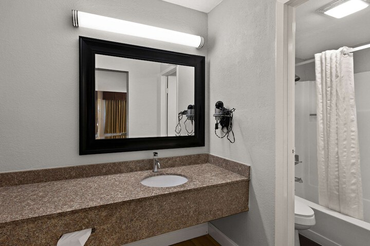 Room 10 of 34