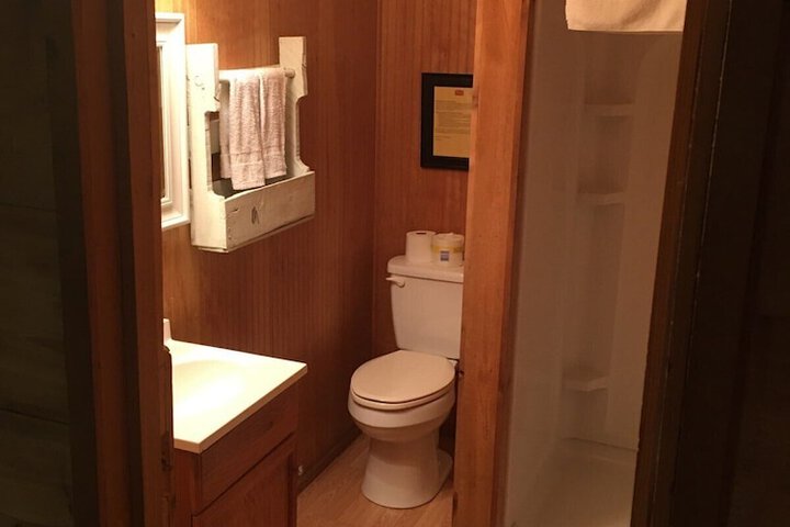 Whispering Creek Lodging & RV Resort