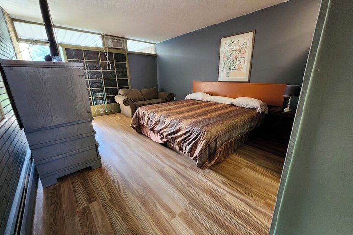 Room 48 of 65