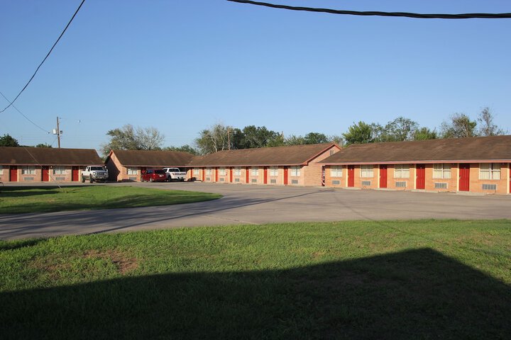 Lakeside Inn & Suites by OYO Mathis I 37