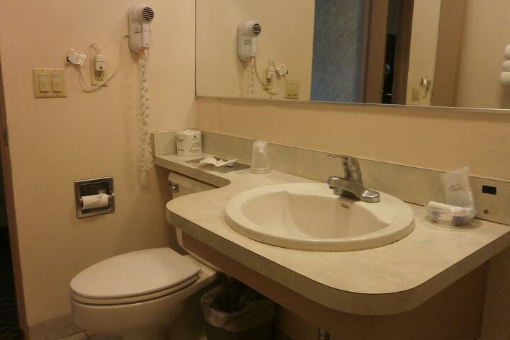 Richmond Inn & Suites