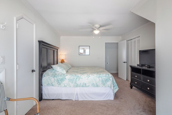 Surfside Cottage by Topsail Realty