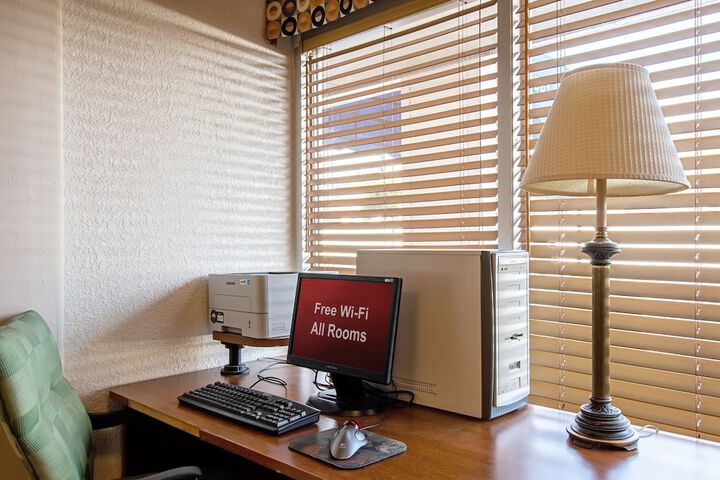 Business Center 28 of 29