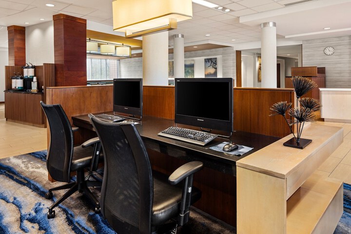 Business Center 46 of 47