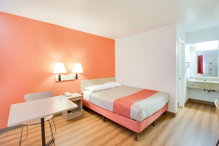 Room 28 of 28