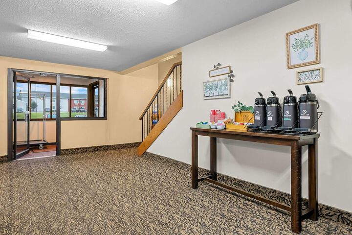 Super 8 by Wyndham Alexandria MN