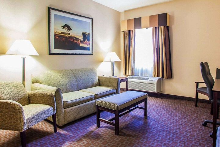 Quality Inn & Suites Peoria North