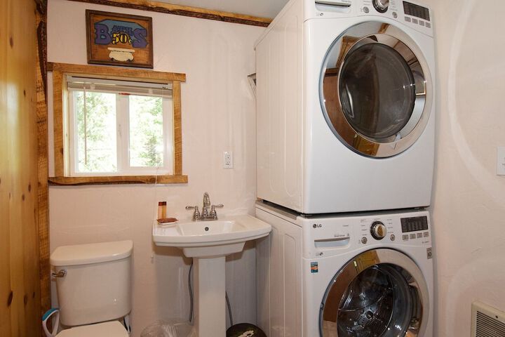 Laundry 21 of 27
