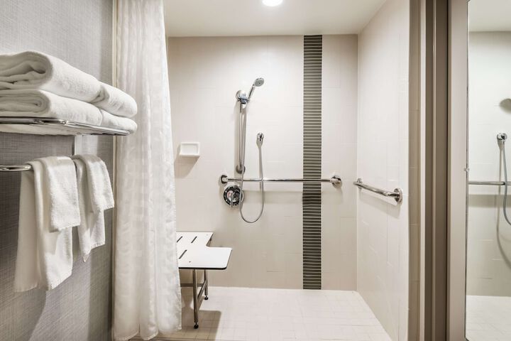 Room 8 of 28