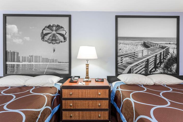 Room 25 of 38