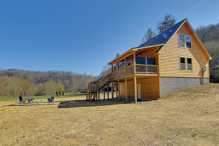 Riverside Beattyville Cabin w / Kayaks & Fire Pit!