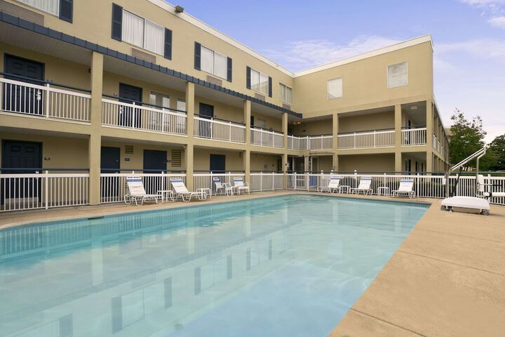 Pool 4 of 35