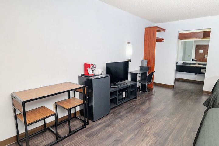 Rose City Inn and Suites