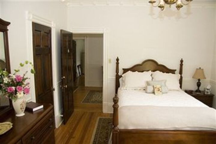 White Hall Manor Bed & Breakfast