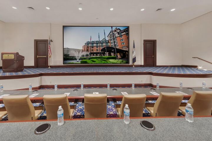 Hotel Roanoke & Conference Center Curio Collection by Hilton