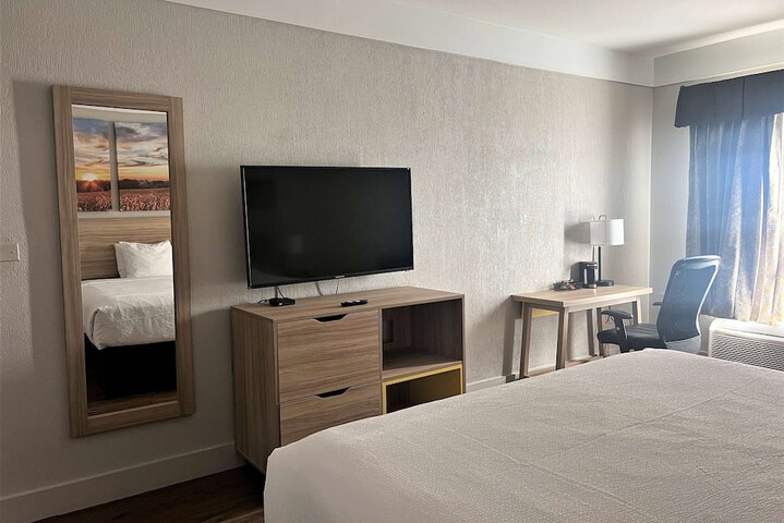 Room 16 of 33