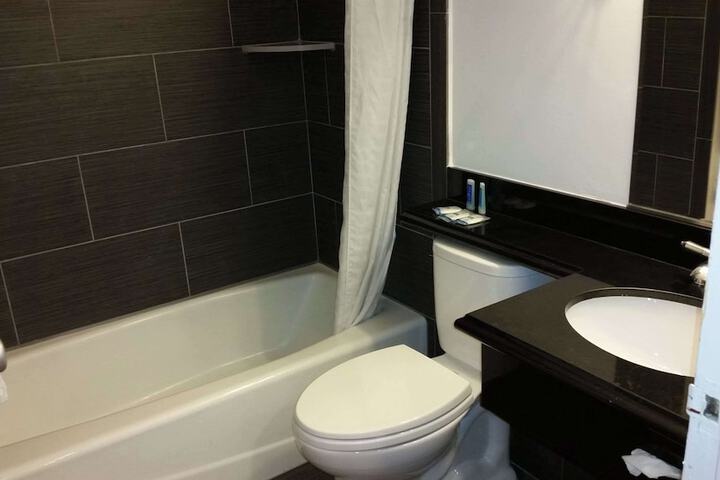 Room 4 of 16