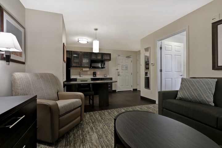 Candlewood Suites Indianapolis - South by IHG