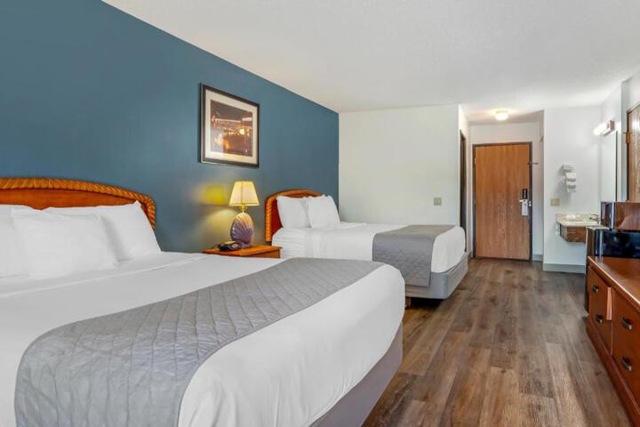 Polynesian Hotel Wisconsin Dells - Near Noahs Ark