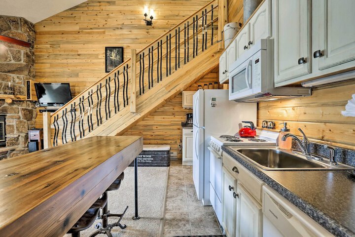 Granby Condo w / Pool Access Near Hiking & Skiing!