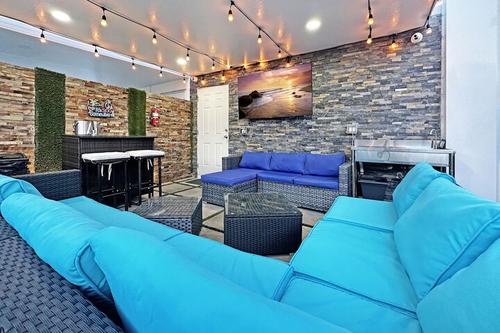 Experience Luna Sky! 65 TV Bar BBQ go FL Keys