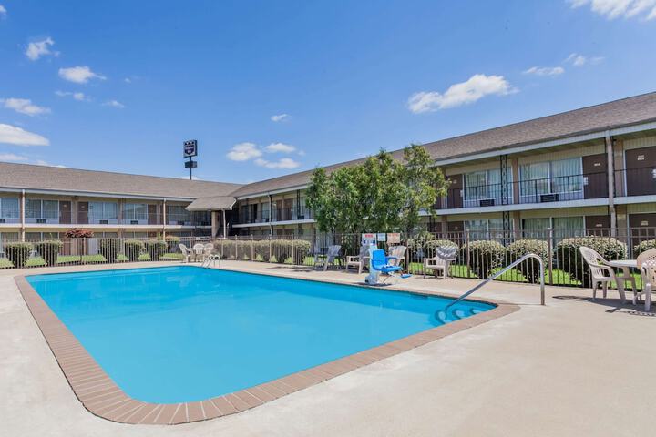 Pool 4 of 17