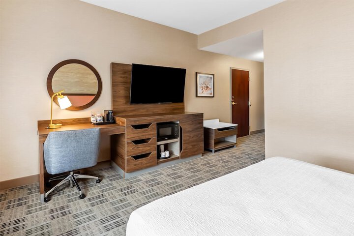 Hampton Inn & Suites Grove City