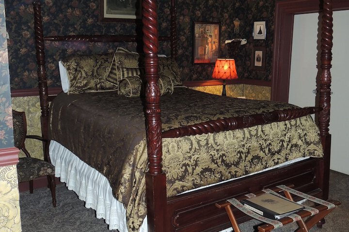 Room 24 of 65