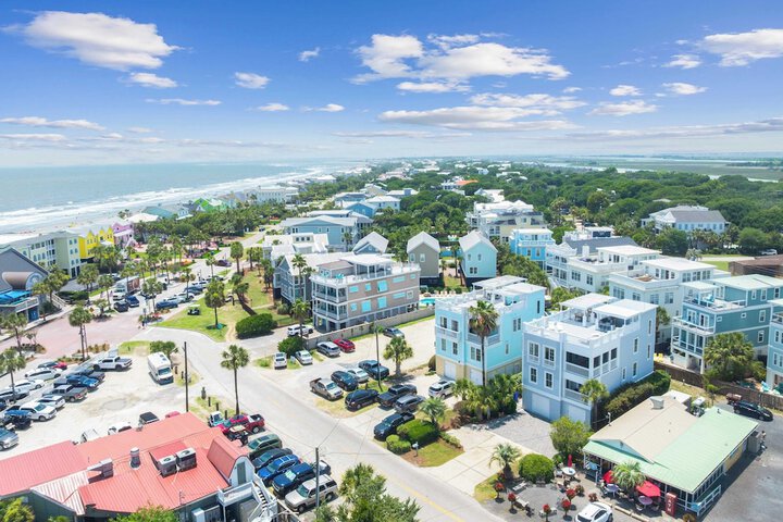 1 Block to Beach Newly Renovated 6bdr w / Rooftop Views Sand Dune by Avantstay