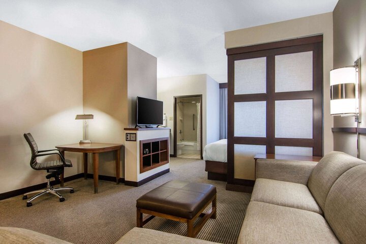 Room 6 of 11