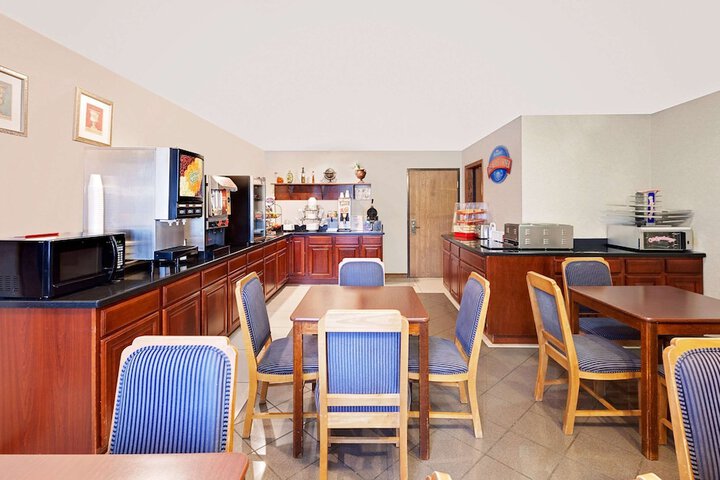 Baymont by Wyndham Battle Creek Downtown