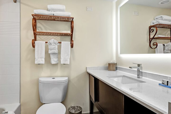 Holiday Inn Piscataway Somerset by IHG
