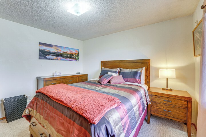 Downtown Delta Condo 34 Mi to Black Canyon!