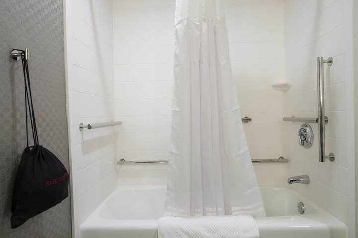 DoubleTree by Hilton Winston Salem - University