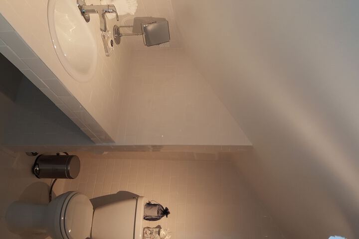 Room 90 of 127