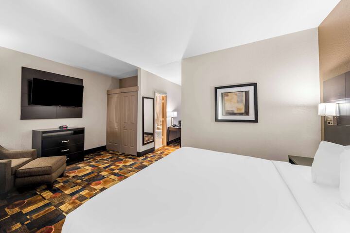 Room 8 of 34