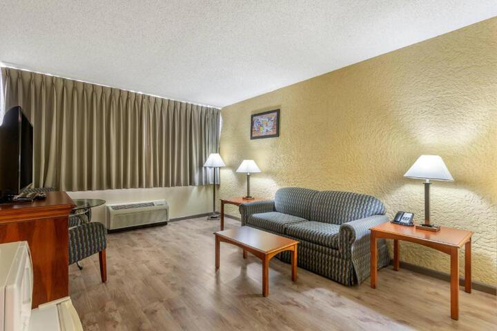 Econo Lodge Broken Arrow